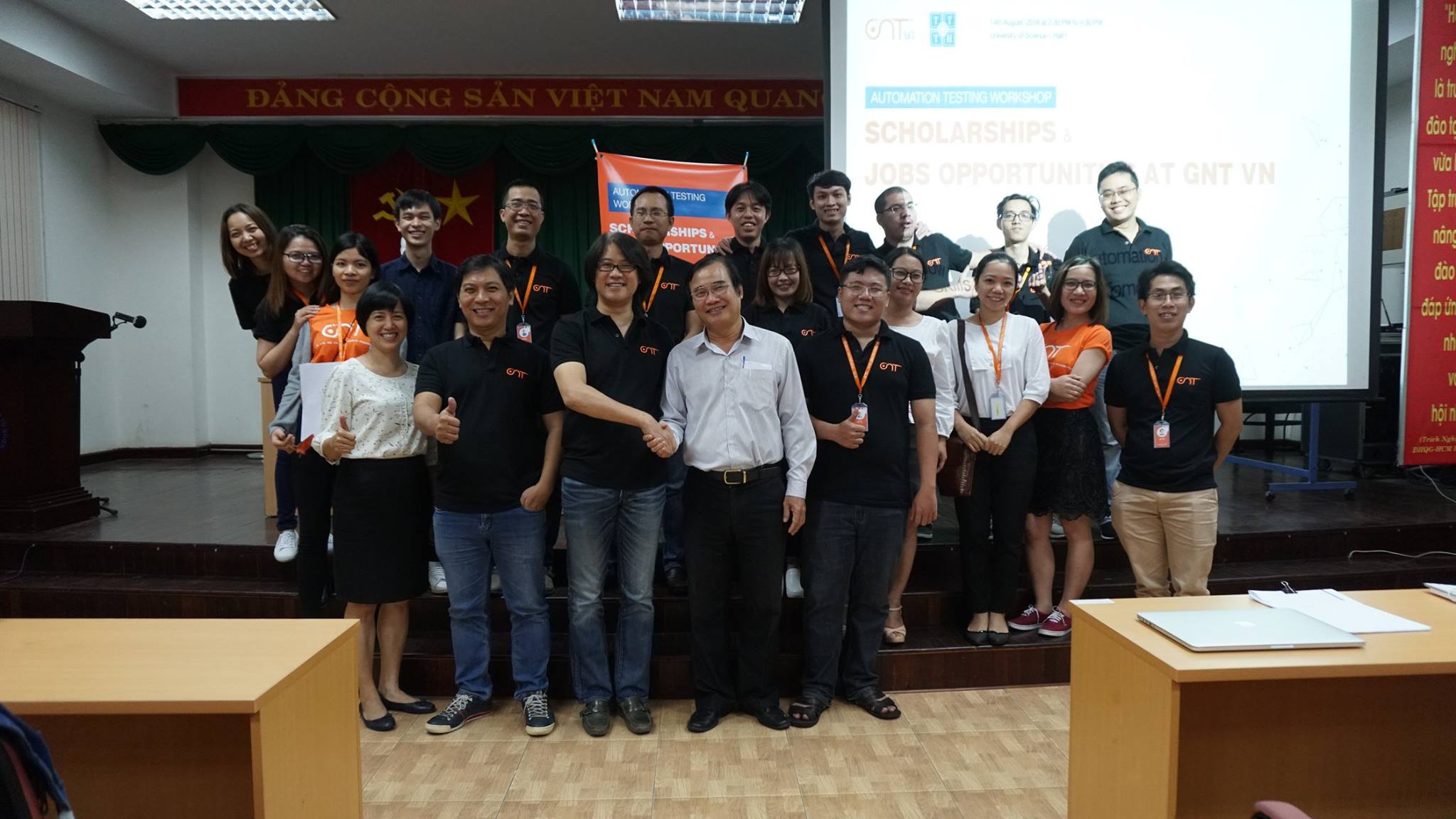 The seminar took place successfully, the Board of Directors of GNT company took souvenir photos with the teachers and Board of Directors of the University of Natural Sciences